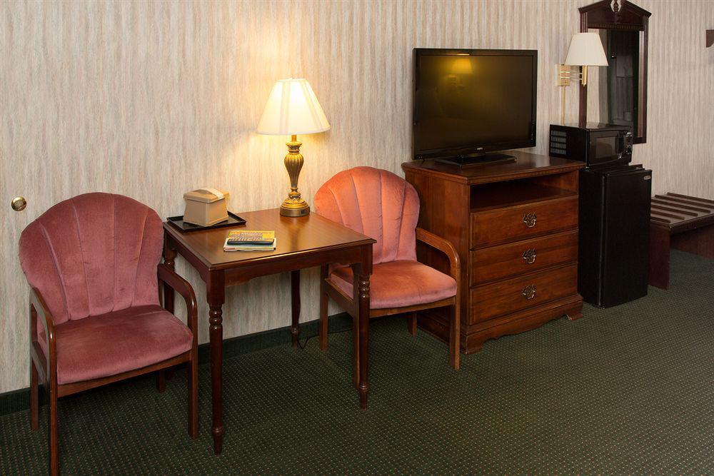 Angel Inn Near Imax, A Travelodge By Wyndham Branson Extérieur photo