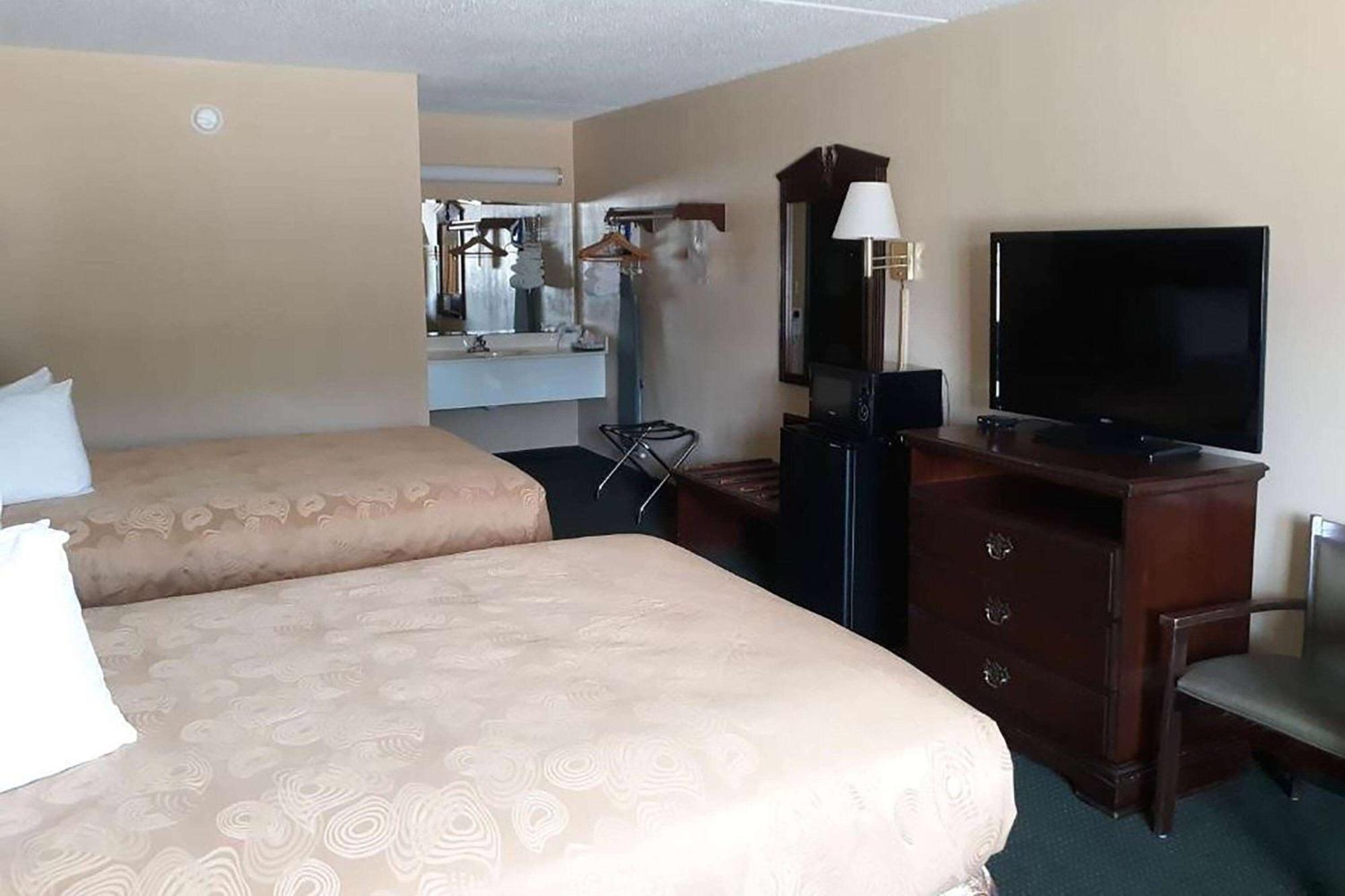 Angel Inn Near Imax, A Travelodge By Wyndham Branson Extérieur photo
