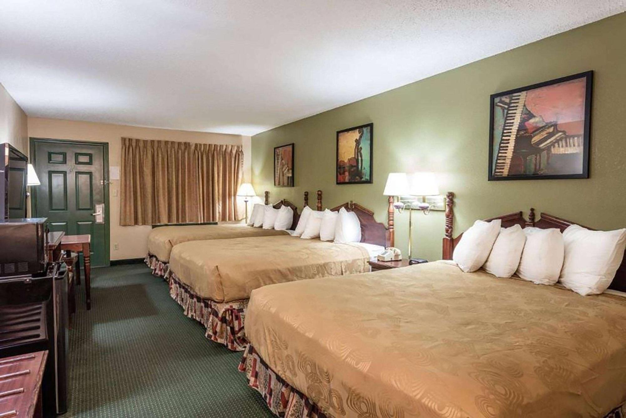 Angel Inn Near Imax, A Travelodge By Wyndham Branson Extérieur photo