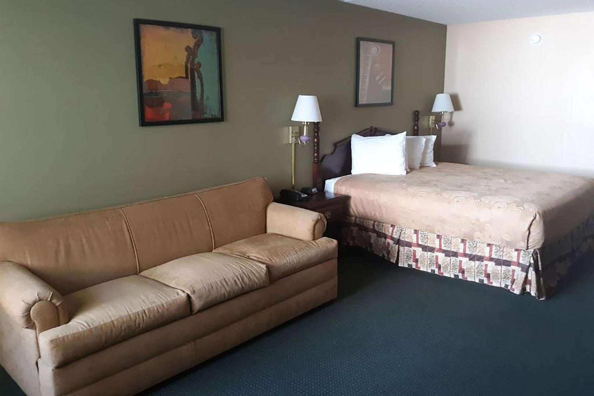 Angel Inn Near Imax, A Travelodge By Wyndham Branson Extérieur photo
