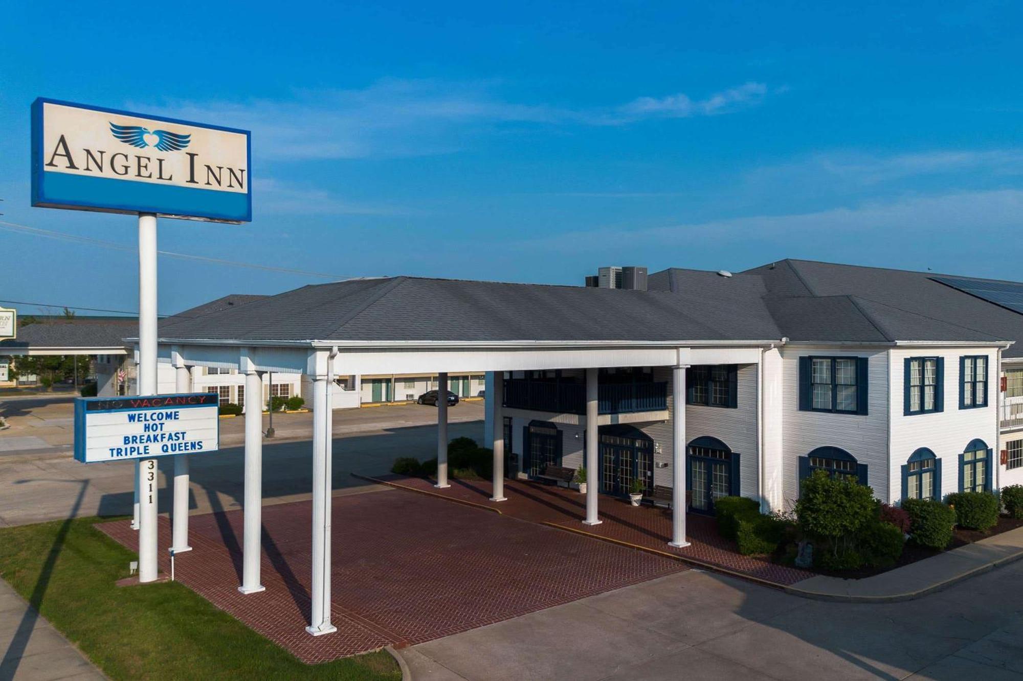 Angel Inn Near Imax, A Travelodge By Wyndham Branson Extérieur photo
