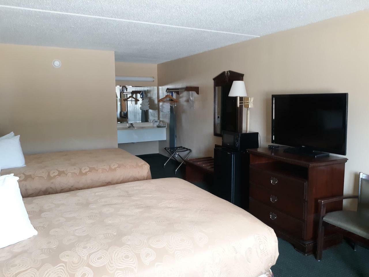 Angel Inn Near Imax, A Travelodge By Wyndham Branson Extérieur photo