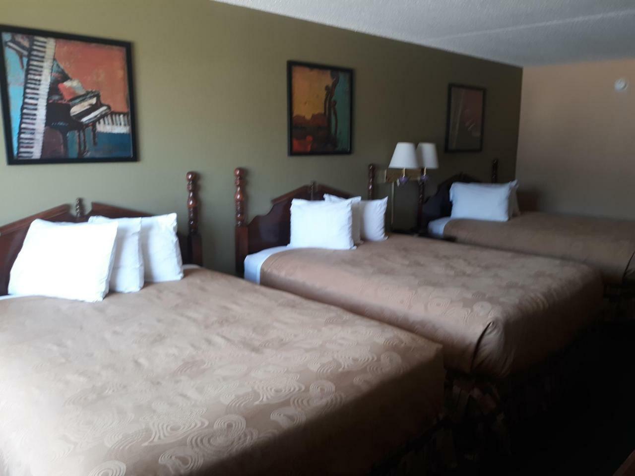 Angel Inn Near Imax, A Travelodge By Wyndham Branson Extérieur photo