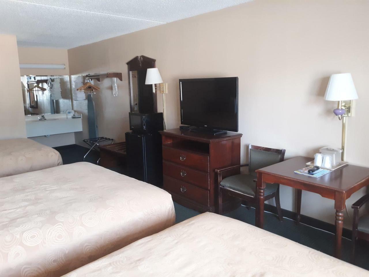 Angel Inn Near Imax, A Travelodge By Wyndham Branson Extérieur photo