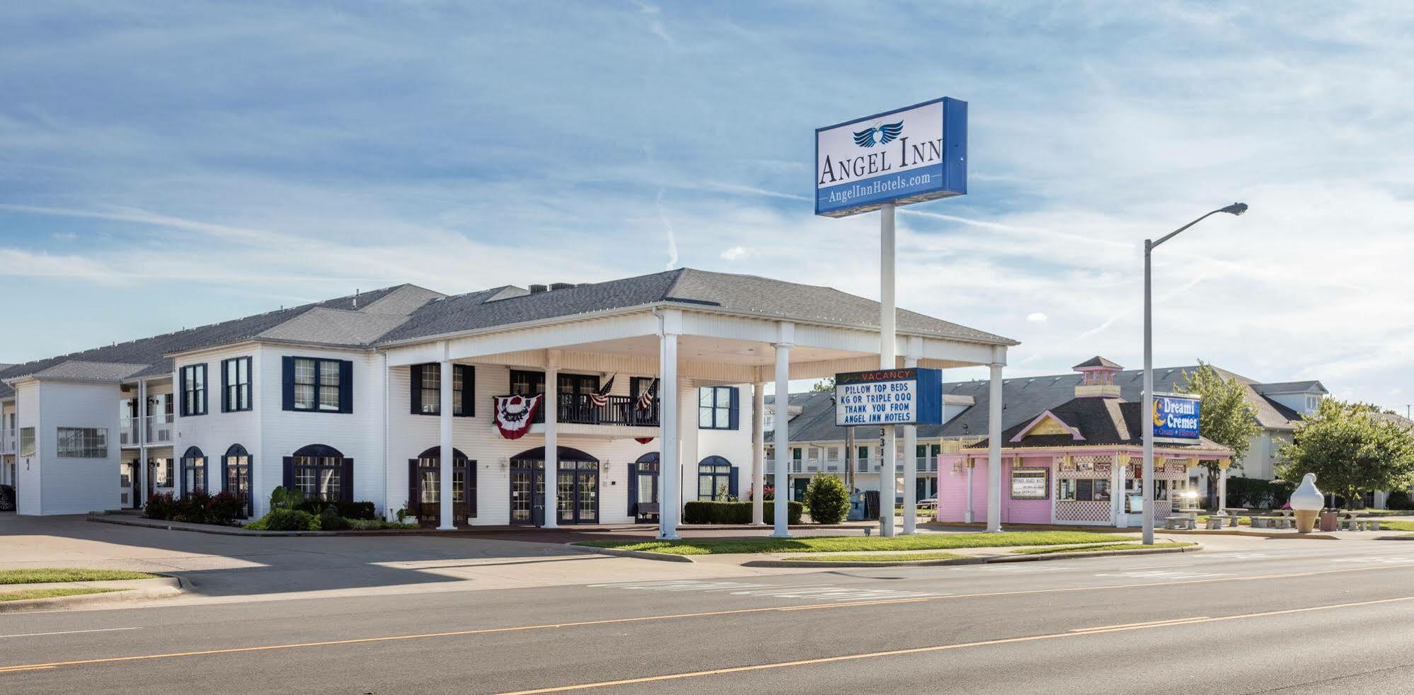 Angel Inn Near Imax, A Travelodge By Wyndham Branson Extérieur photo