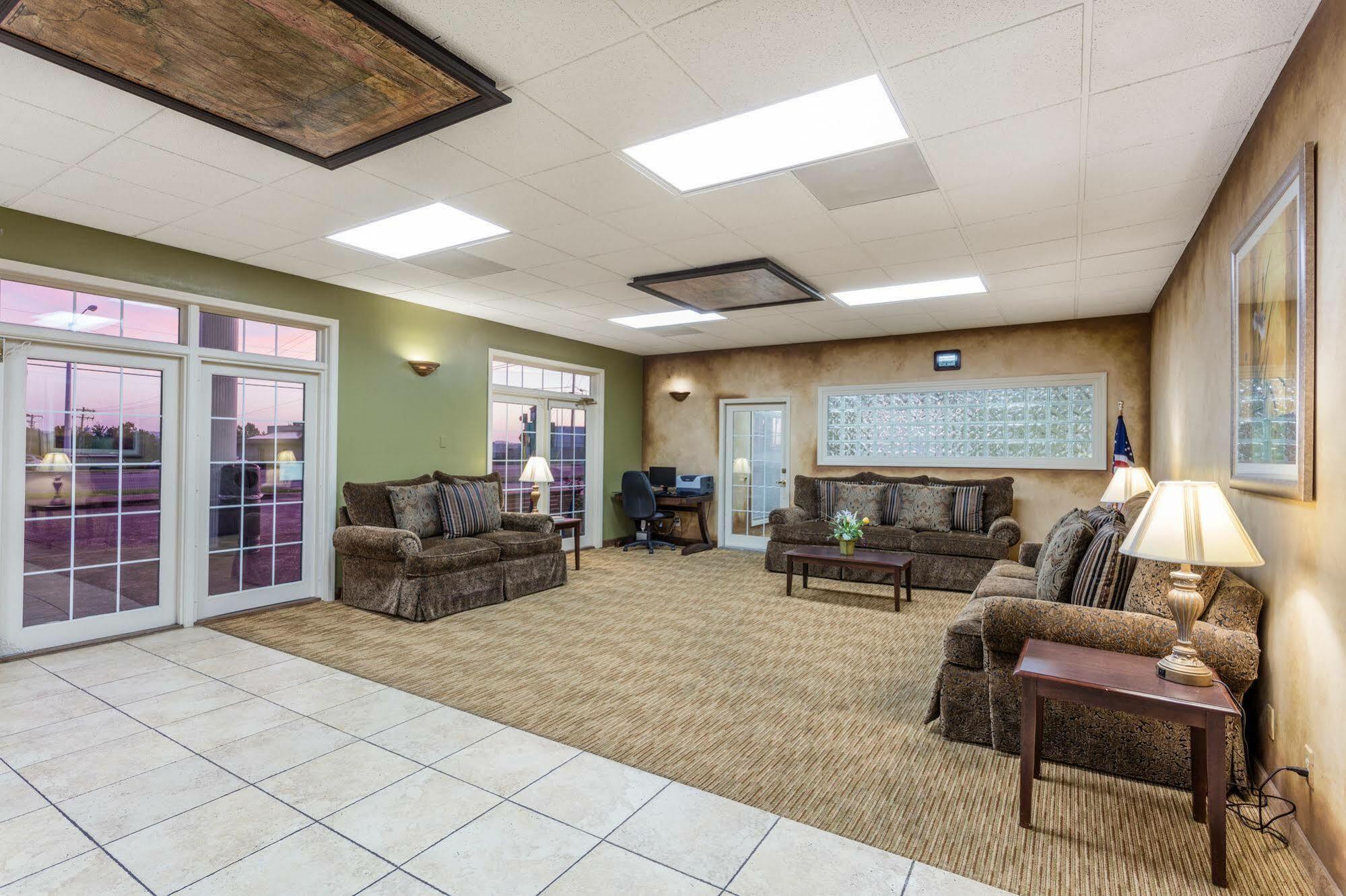 Angel Inn Near Imax, A Travelodge By Wyndham Branson Extérieur photo