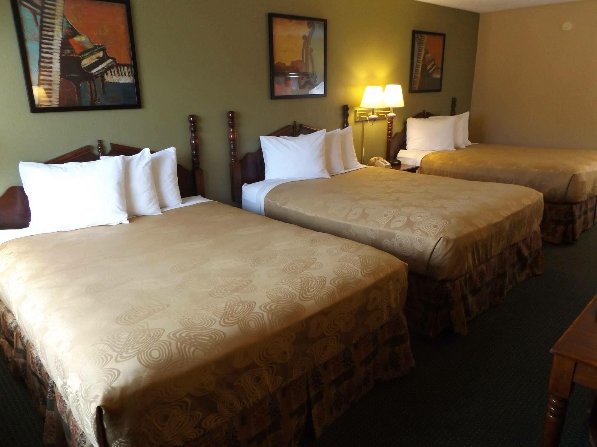 Angel Inn Near Imax, A Travelodge By Wyndham Branson Extérieur photo