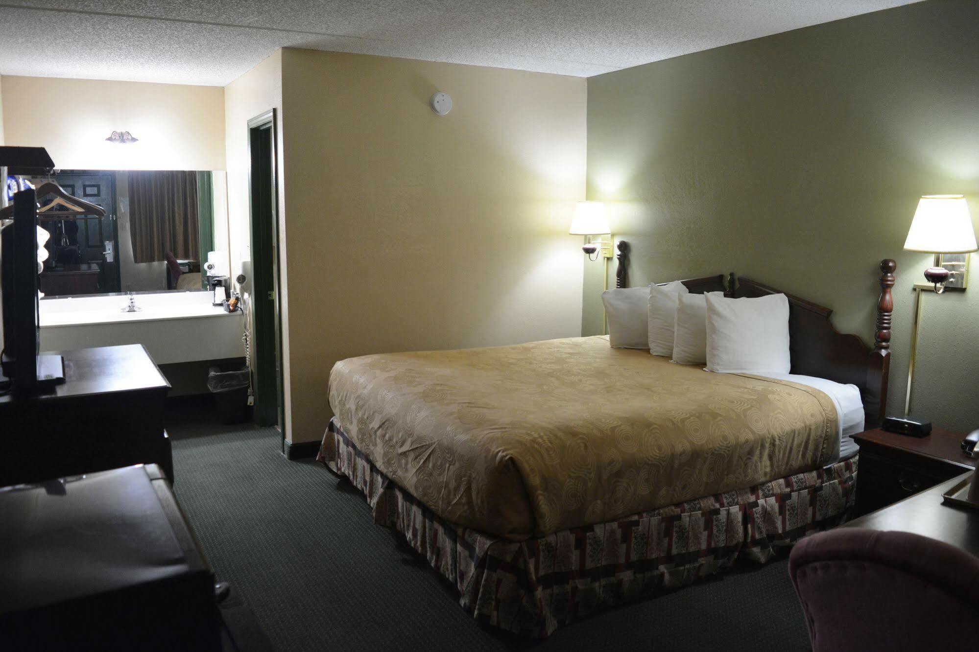 Angel Inn Near Imax, A Travelodge By Wyndham Branson Extérieur photo