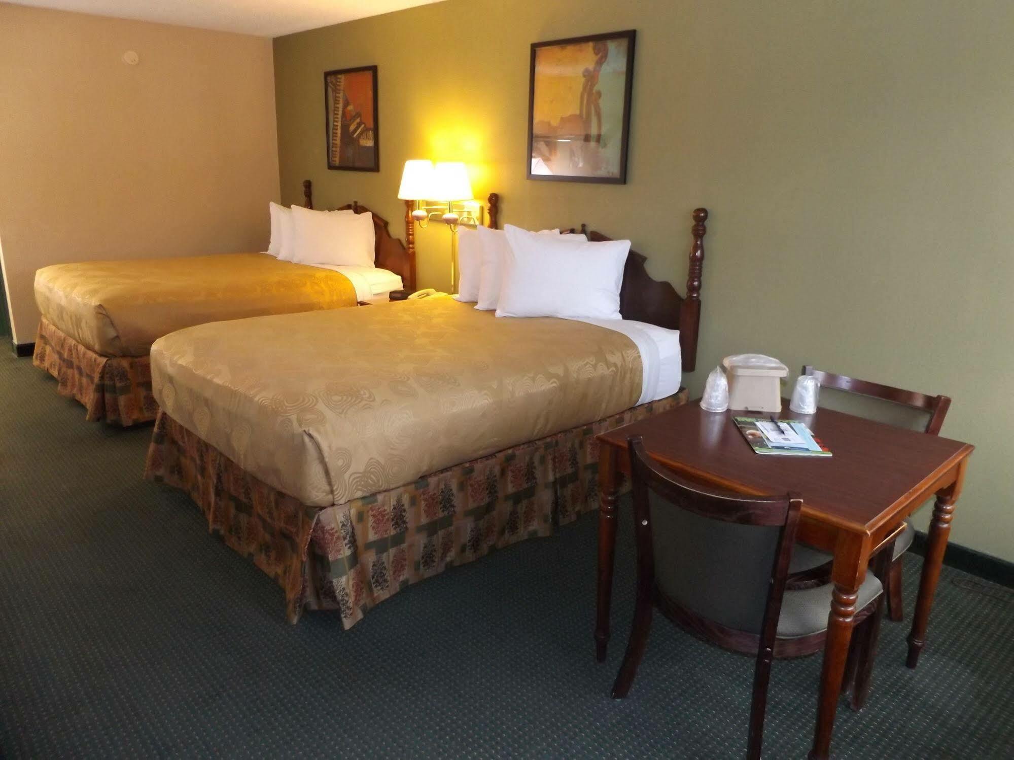 Angel Inn Near Imax, A Travelodge By Wyndham Branson Extérieur photo
