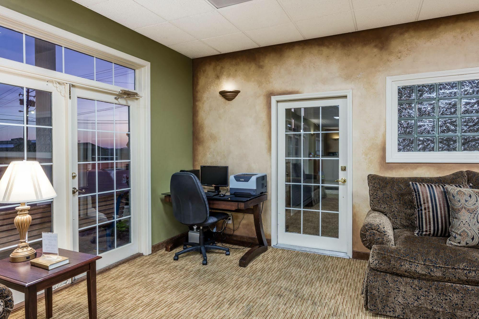 Angel Inn Near Imax, A Travelodge By Wyndham Branson Extérieur photo