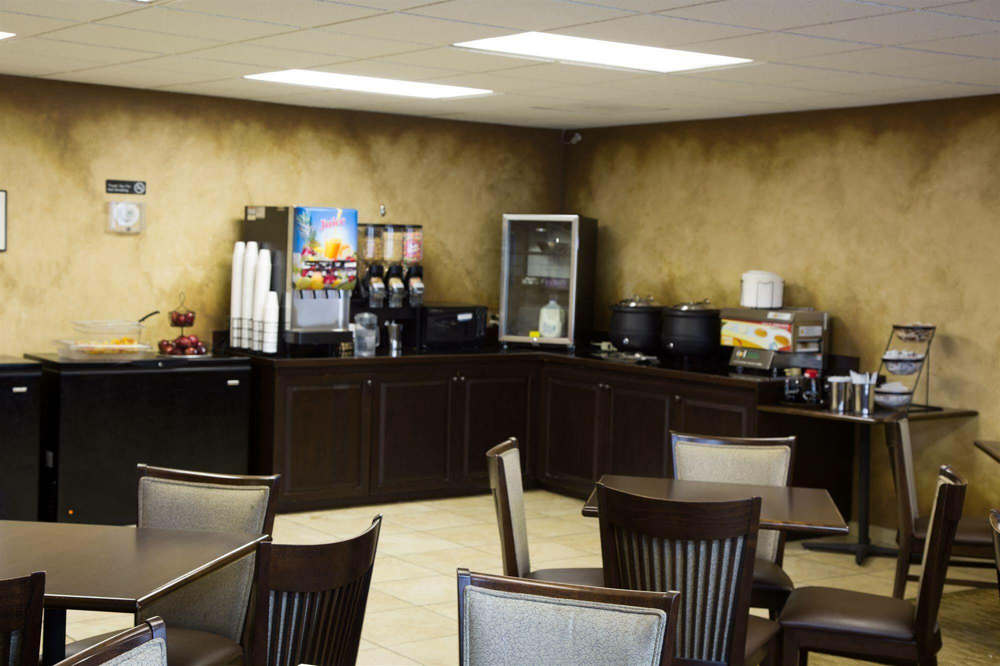 Angel Inn Near Imax, A Travelodge By Wyndham Branson Extérieur photo
