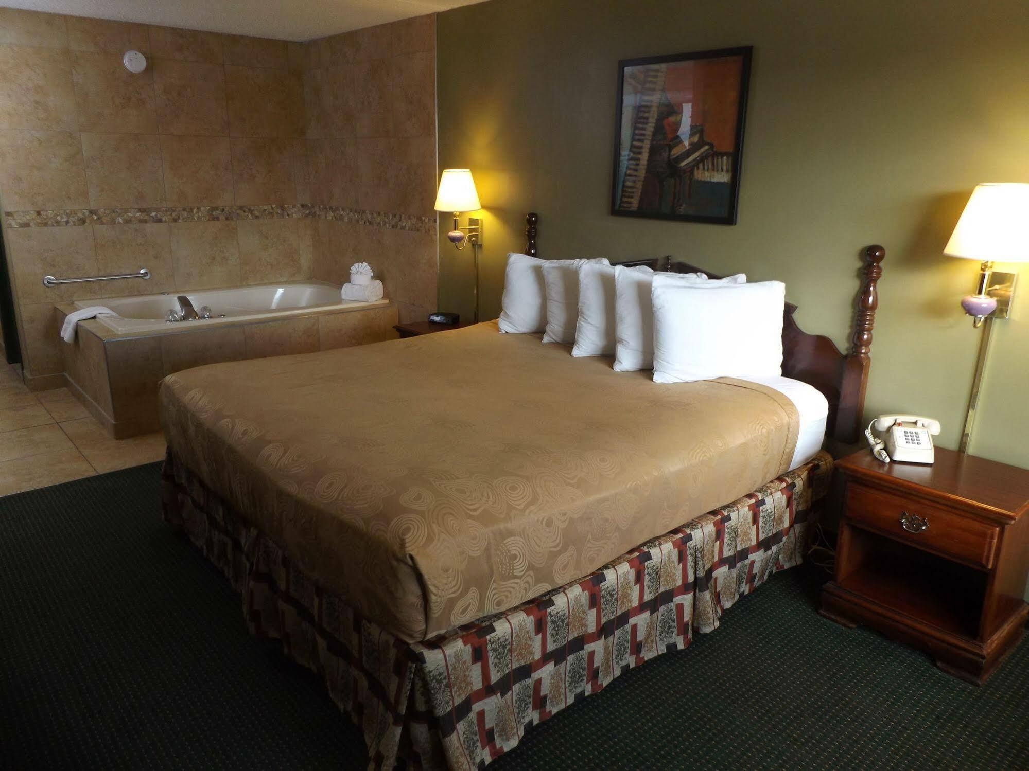 Angel Inn Near Imax, A Travelodge By Wyndham Branson Extérieur photo